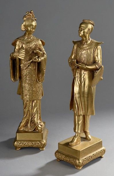Couple de Chinois en bronze ciselé et doré...