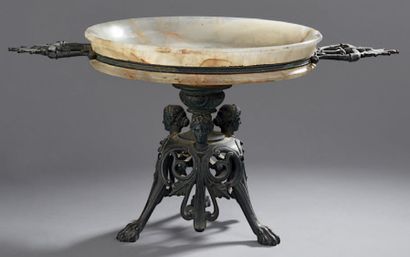 Ferdinand Barbedienne (1810-1892) 
Coupe en onyx, bronze patiné et traces de dorure...