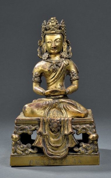 null Statuette d'Amitayus en bronze doré
Chine, dynastie Qing, époque Qianlong daté...