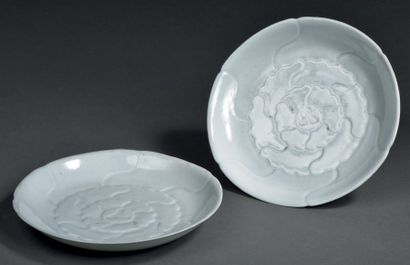 null Paire de coupelles en porcelaine à glaçure blanche, Chine, XVIIIe siècle à décor...