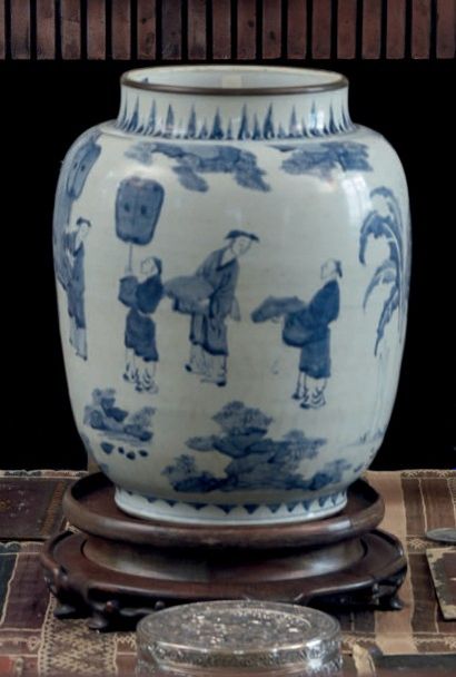 null Grande jarre en porcelaine bleu blanc, Chine, époque Transition, XVIIe siècle
La...
