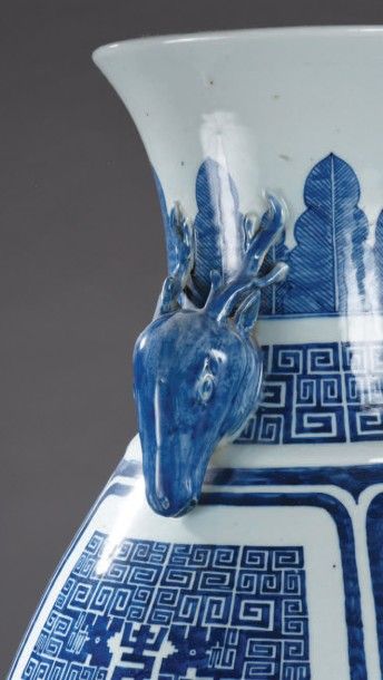 null Grand vase en porcelaine bleu blanc, Chine, époque Guangxu (1875-1908)
Le corps...