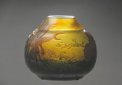 Emile GALLÉ (1846 - 1904) VASE de forme ovoïde. Épreuve de tirage industriel réalisée...