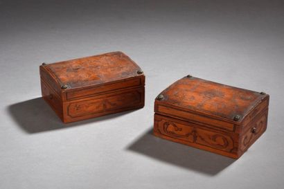 null Deux boîtes en placage de bois de rose, d'époque Louis XVI

A décor de bouquets...