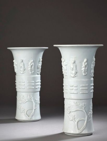 null Paire de vases Gu en porcelaine Blanc de Chine

Chine, époque Kangxi (1662-1722)

La...
