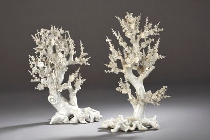 null Deux arbres en porcelaine Blanc de Chine

Chine, époque Kangxi (1662-1722)

Les...