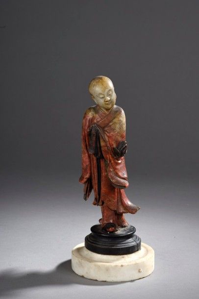 null Statuette de Luohan en stéatite

Chine, début du XIXe siècle

Représenté debout,...