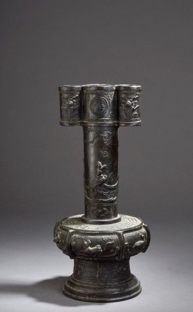 Vase d’archer en bronze

Chine, XIXe siècle

La...