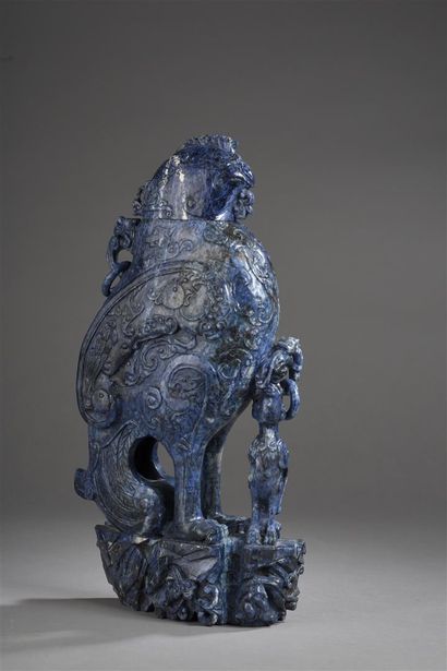 null Grand brûle parfum couvert en lapis lazuli sculpté 
Chine
En forme de phénix...