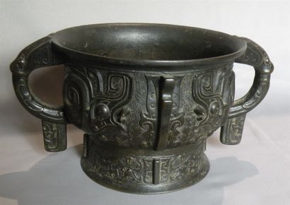 Brûle-parfum en bronze Gui Chine, XVIIe siècle...