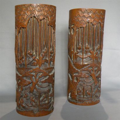 Deux pots à pinceaux en bambou sculpté
Chine,...