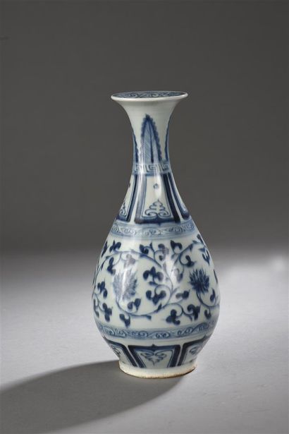 null Vase Yuhuchunping en porcelaine bleu blanc
Chine
Dans le style des porcelaines...