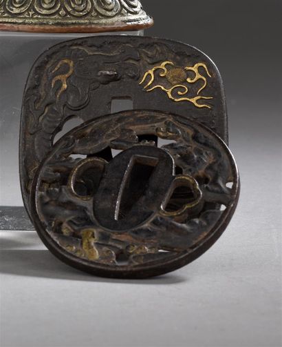 null Deux gardes sabre (tsuba) en fer
Japon, XIXe siècle, Période Edo
L'une carré,...