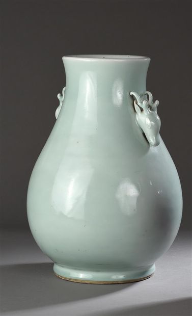 Vase en porcelaine à glaçure céladon
Chine,...