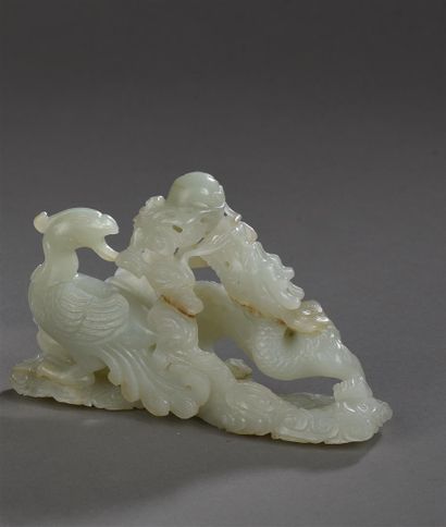 null Groupe en jade céladon sculpté
Chine
Formant repose pinceaux, sculpté d'un dragon...
