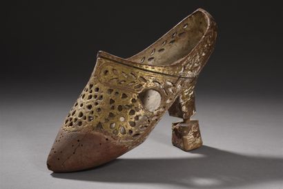 null Socque ou chaussure d'apparat, France, seconde moitié du XVIIe siècle
En bois...
