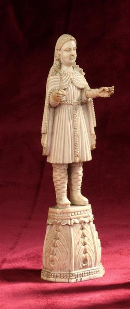 null Saint personnage, indo-portugais, XVIIe siècle
En ivoire sculpté en ronde-bosse....