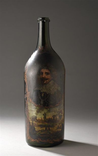 null Grande bouteille en verre peint, Hollande, XVIIIe siècle.
À décor sur une face...