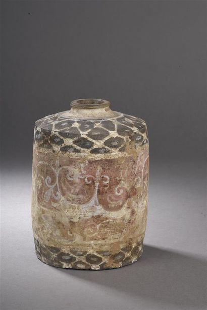 null Pot cylindrique en terre cuite
Chine, époque Han (206 av. à 220 ap. J.-C.)
À...