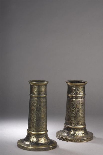 null Deux porte-lampe ou Mash'al
Iran, circa 1600, époque Safavide (l'un avec un...