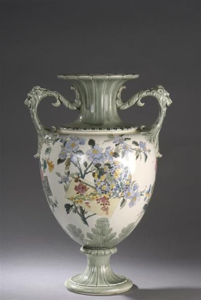null Vase sur piédouche en faïence fine de Choisy
À décor polychrome japonisant,...