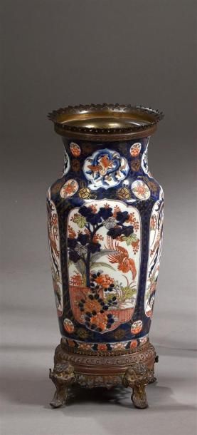 null Paris ou Bayeux - Paire de vases, deuxième moitié du XIXe siècle.
En porcelaine...