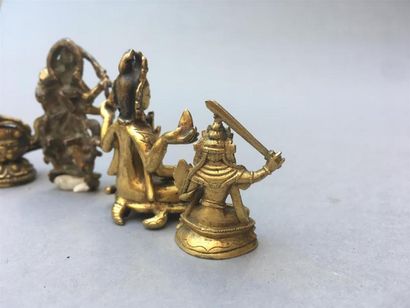 null CINQ STATUETTES en bronze doré
Tibet, XVIIIe et XIXe siècle
Représentant diverses...
