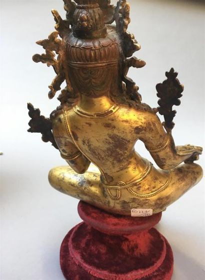 null IMPORTANTE STATUE DE TARA VERTE en bronze doré
Tibet, XXe siècle
Assise en lalitasana,...
