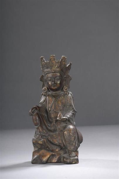 null STATUETTE DE BODHISATTVA en bronze laqué or
Chine, XIXe siècle
Assis en lalitasana...