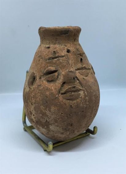 Vase anthropomorphe, Égype, Basse Époque
Argile.
H....