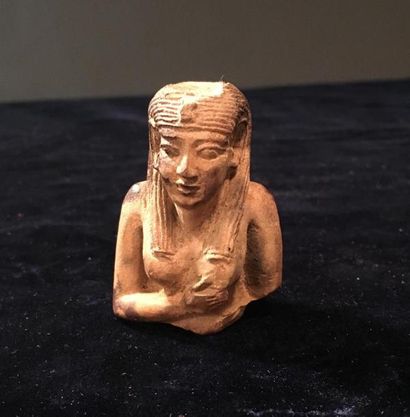 Buste d'Isis, Egype, Basse époque 
Argile...