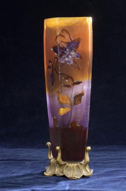 null Émile GALLÉ (1846-1904)
Vase aux Ancolies
Vase conique en marqueterie de verre...