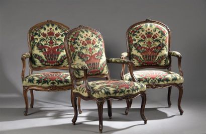 null Suite de trois fauteuils, estampillés E. Meunier d'époque Louis XV
En bois mouluré...
