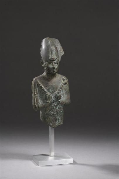 null Grande statuette fragmentaire, Égypte, Basse Époque
Représentant le dieu Osiris...