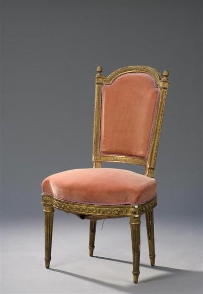 null Chaise estampillée JB Demay, d'époque Louis XVI
En bois mouluré, sculpté et...