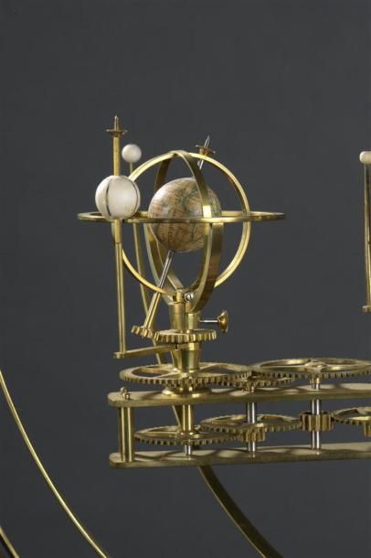 null Planétaire copernicien du milieu du XIXe siècle
En bronze doré, ivoire et globe...