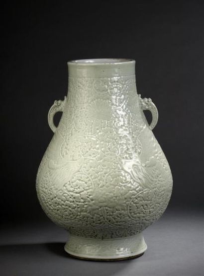 Grand vase en porcelaine émaillé céladon...