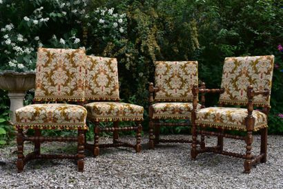 null Suite d'une paire de fauteuils et de chaises de style Louis XIV.
A dossier plat,...