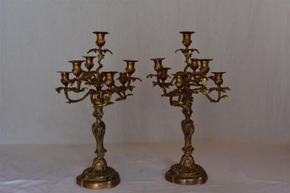 null Paire de candélabre en bronze ciselé et doré, style Louis XV vers 1900.
A 6...