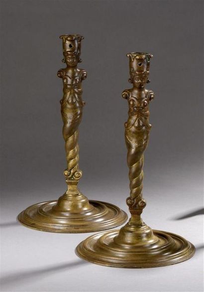 null Paire de grands flambeaux en bronze doré. Flandre, seconde moitié du XVII e...