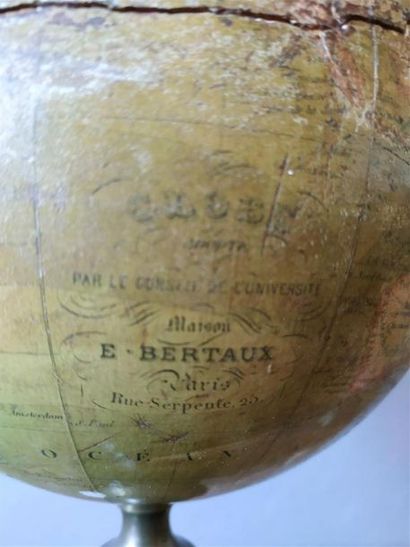 null Globe terrestre de la maison E. BERTAUX (1840 - 1903), dernier quart du XIXe...