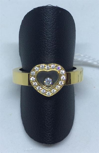 null Chopard. Bague coeur en or jaune 18K (750 ). Modèle Happy diamond. Entourage
diamant,...