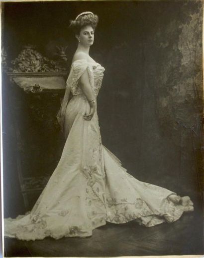 null Otto Wegener
Élisabeth de Caraman-Chimay, comtesse Greffulhe
Paris, 1900
Grande...