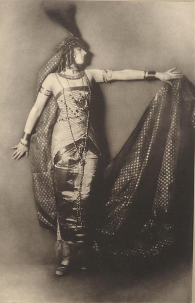 null Otto Wegener
Marguerite Schneider, Marquise de Brantes en costume oriental
Paris,...