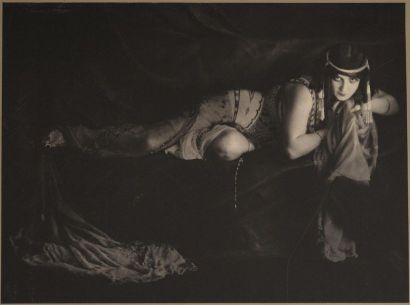 null Otto Wegener
Ida Rubinstein en Cléopâtre
Paris, 1909
Grande épreuve agentique...