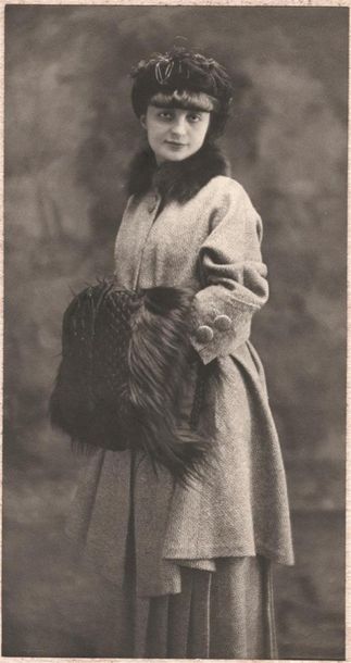 null Otto Wegener
Anna de Noailles au manchon
Paris, vers 1905
Épreuve argentique,...