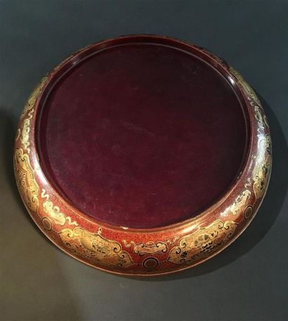 null Boîte couverte en laque
Chine, époque Qianlong (1736-1795)
Circulaire reposant...