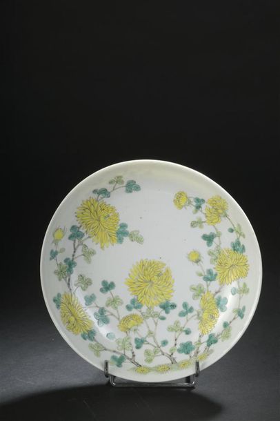 null Assiette en porcelaine polychrome
Chine, marque et époque Guangxu (1875-1908)
à...