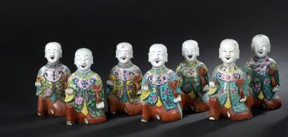 Sept statuettes en porcelaine famille rose
Chine,...