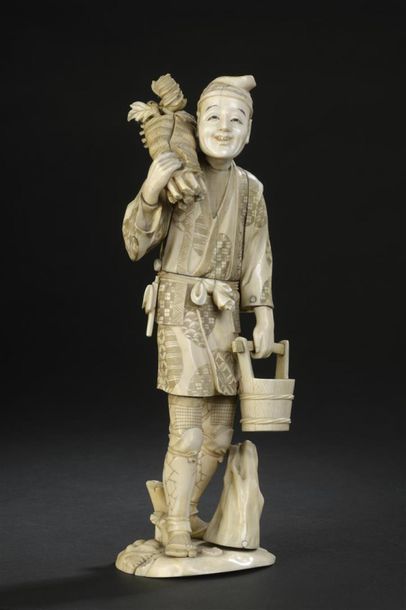 null Okimono en ivoire sculpté
Japon, circa 1930
Représentant un paysan tenant un...